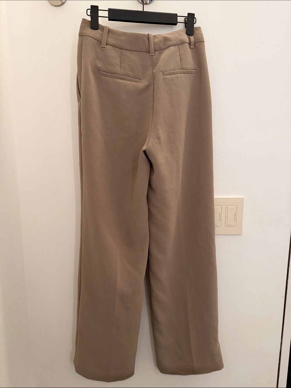 Aritzia - Generation Blazer and Effortless Pants in Crepette in Nomad Taupe - Picture 9 of 12